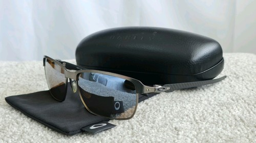Oakley titanium carbon - oakley,