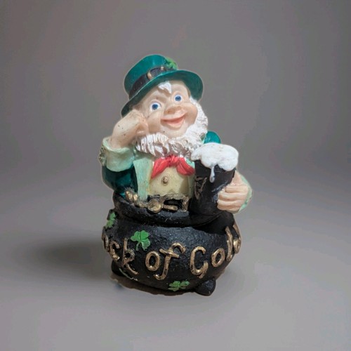 Crock gold leprechaun - crock, of