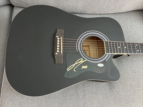 Sabrina carpenter signed - sabrina,