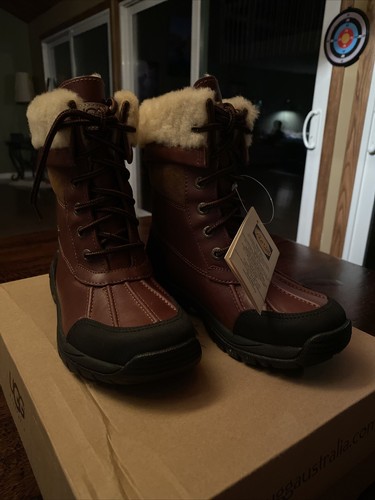 Ugg - ,