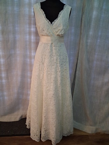 Wedding dress size - 12, ivory