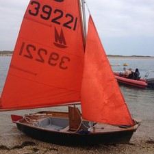 Mirror Dinghy sailing boat