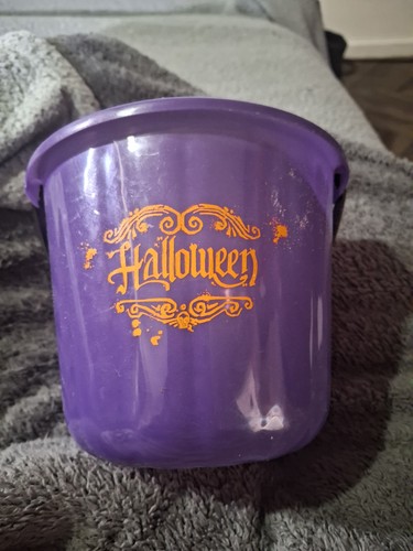 Treat bucket - treat,