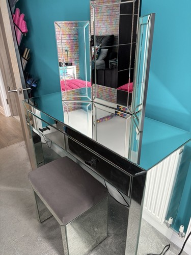Mirrored dressing table - table, stool