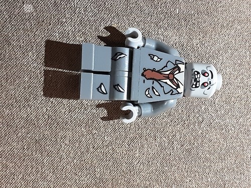 Lego minifgure zombie 2010 - zombie,