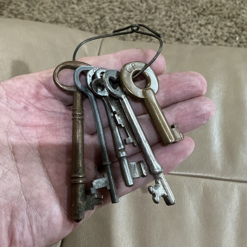 Antique skeleton key mixed lot - antique,