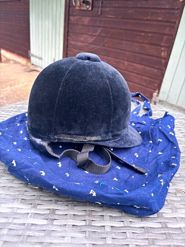 Black velvet equestrian - ,