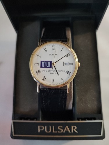 Pulsar gold tone black leather - tone,