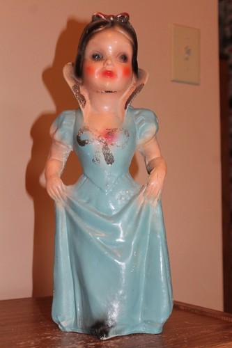Snow white carnival chalkware - snow,