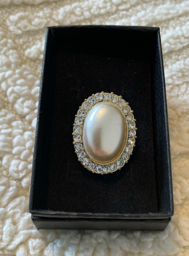 Silver tone oval white - silver,