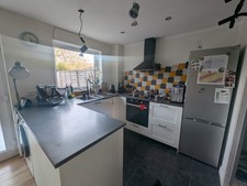 Full kitchen - with dishwasher