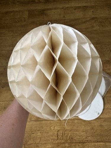 Honeycomb ivory paper balls - honeycomb,
