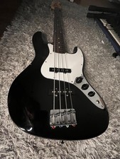 2005 black fender squier - 2005,