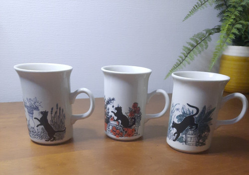 Vtg churchill england mugs - x,