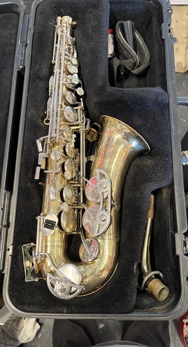 Bundy alto saxophone - ,