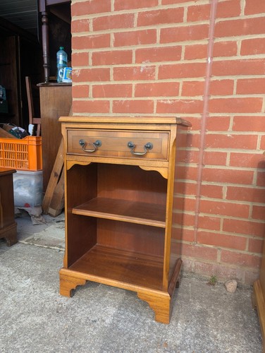 Small telephone bedside - or,