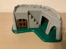 Vintage 1993 Unimax toy forty/cast;e wall 2 door open, hollow inside 5" high 13"