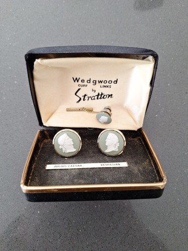 Wedgwood green white cuff - green/white,