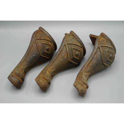 Set antique cast iron - of, 3