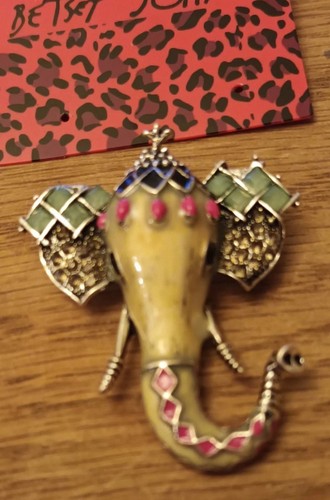 Elephant brooch betsey - ,