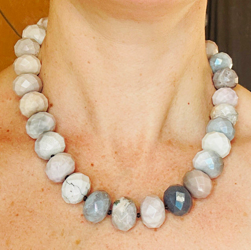 Lola rose grey white - lola, faceted
