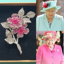 Queen Elizabeth II Royal Replica English Tudor Rose Brooch Pendant