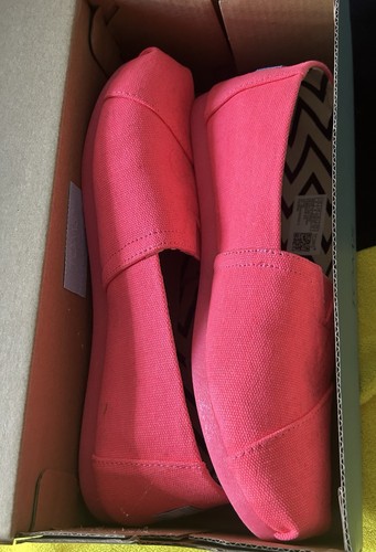 Brand new box toms - in,