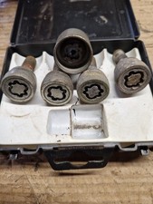 Renault Alloy wheel locking