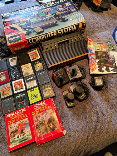 Atari 2600 woodgrain console - 2600,