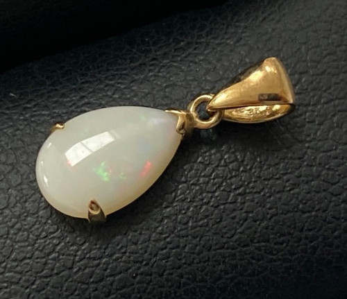9ct gold opal - gold, pendant