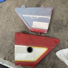 SUZUKI GT250 X7 PAIR OF SIDE PANELS