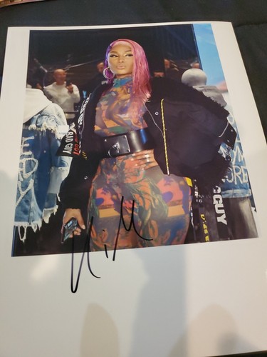 Nicki minaj signed 8x10 - minaj,