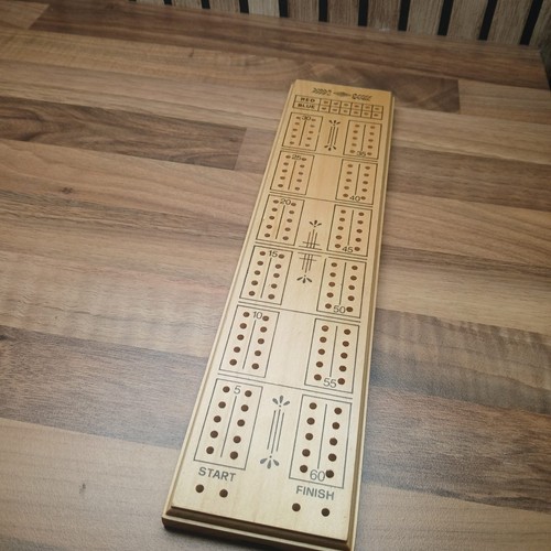 Vintage wooden cribbage board - wooden,