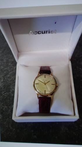 9ct gold accurist - 9ct,