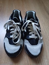 NIKE HURACHES kids Sneakers UK SIZE 3  (More Like Size 1)
