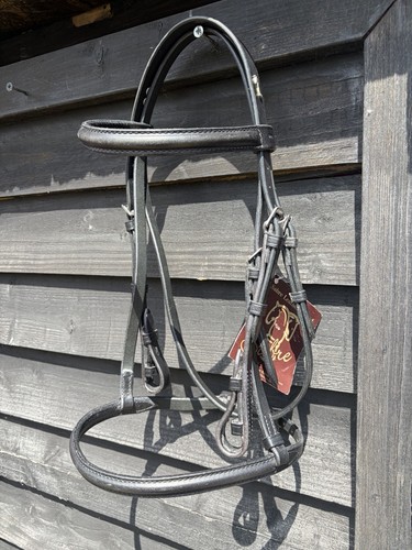 Sabre black pony - sabre, premier