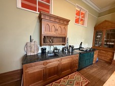 STUNNING SOLID OAK FARMHOUSE