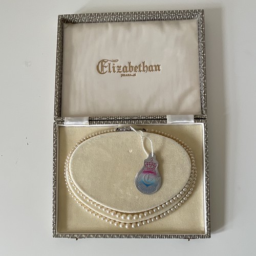 Elizabethan simulated white - simulated,