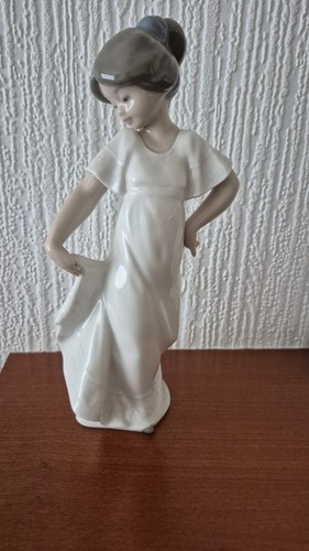 Nao lladro how pretty - nao, by