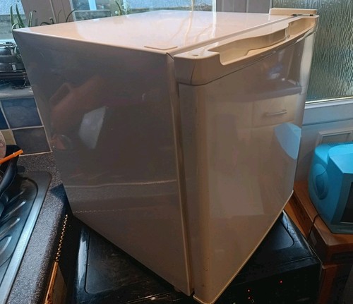 Argos 46l table top fridge - 46l,