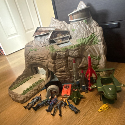 Thunderbirds tracy island - tracy,