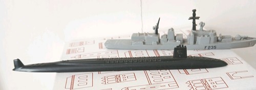 Tri ang minic ships f235 - minic,