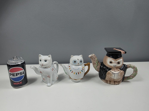 Novelty pottery teapots - x,