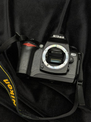Nikon d70 digital camera - nikon,