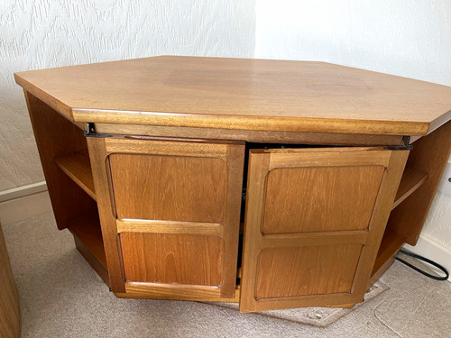 Nathan corner teak media - corner,