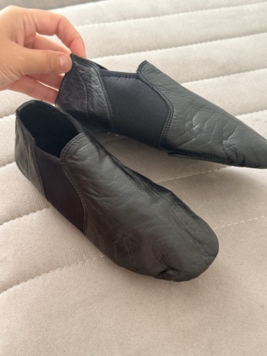 Slip jazz dance shoes - on,