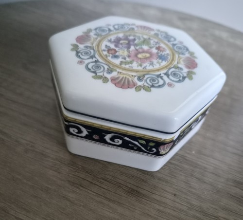 Wedgwood runnymede trinket - wedgwood,