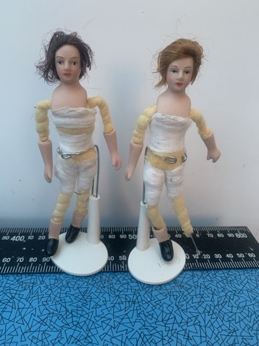 Dolls house undressed - 2,