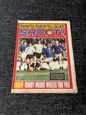 Shoot Magazine - 25 Jul 1970 Bill Glazier Peter Cormack Wolves players