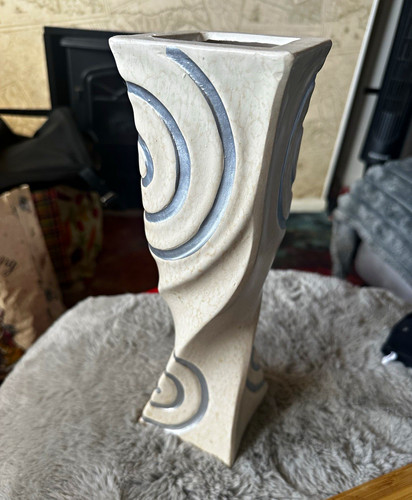 White ceramic square - square, twisted
